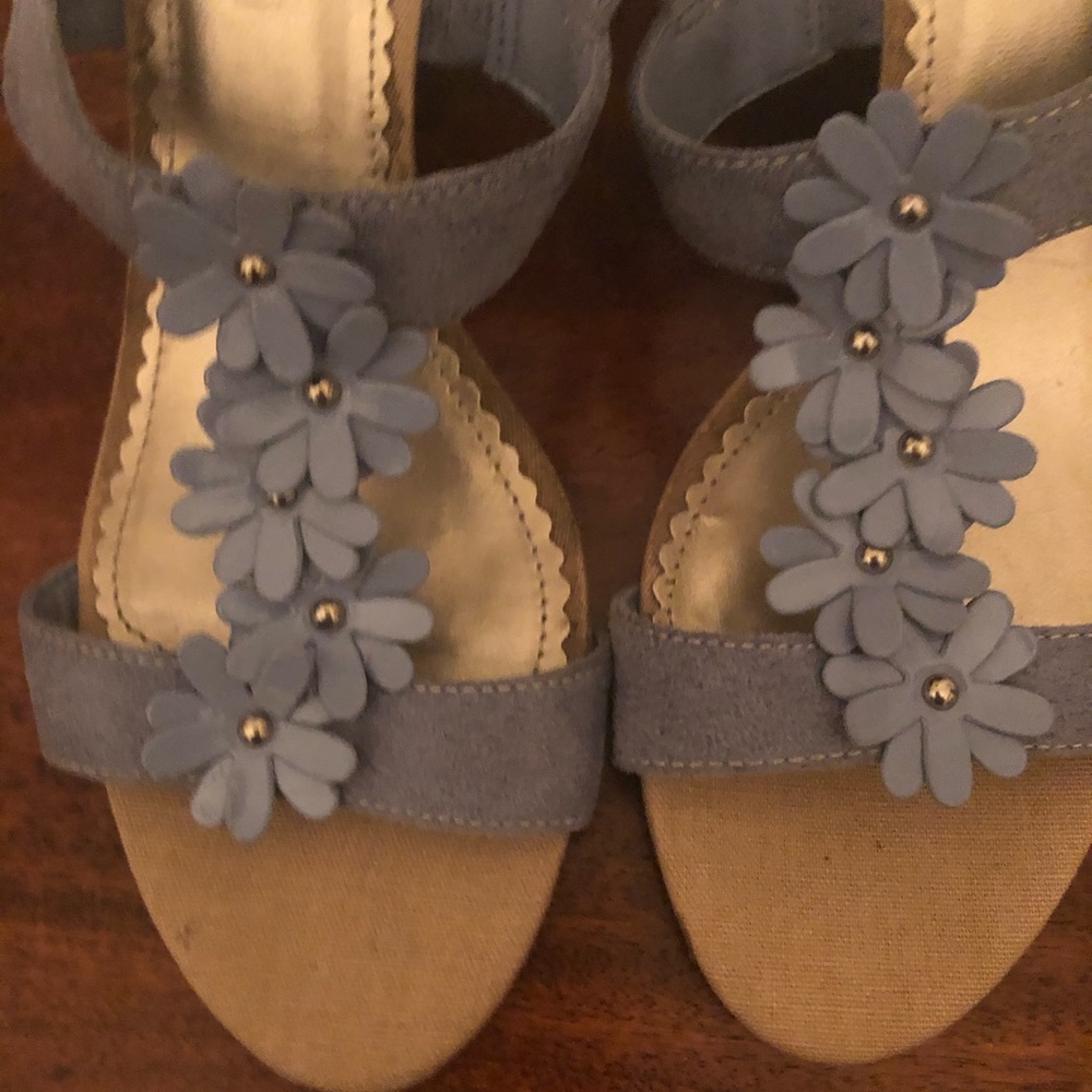 Light blue floral wedges - Picture 8 of 15